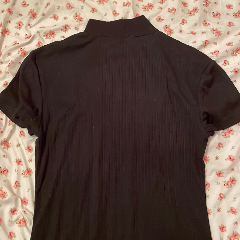 -Short sleeve turtle neck.                                -Eye Candy